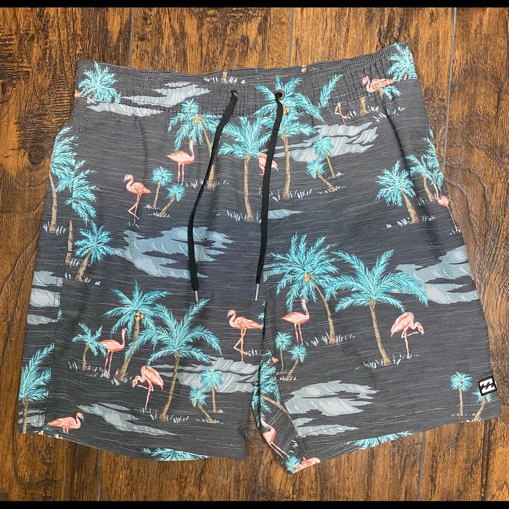 Billabong men’s medium boardshorts Recycler // Sunday Layback